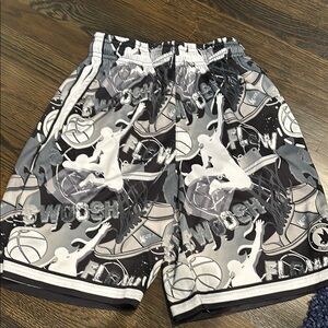 Like New / barely worn Flow Society shorts